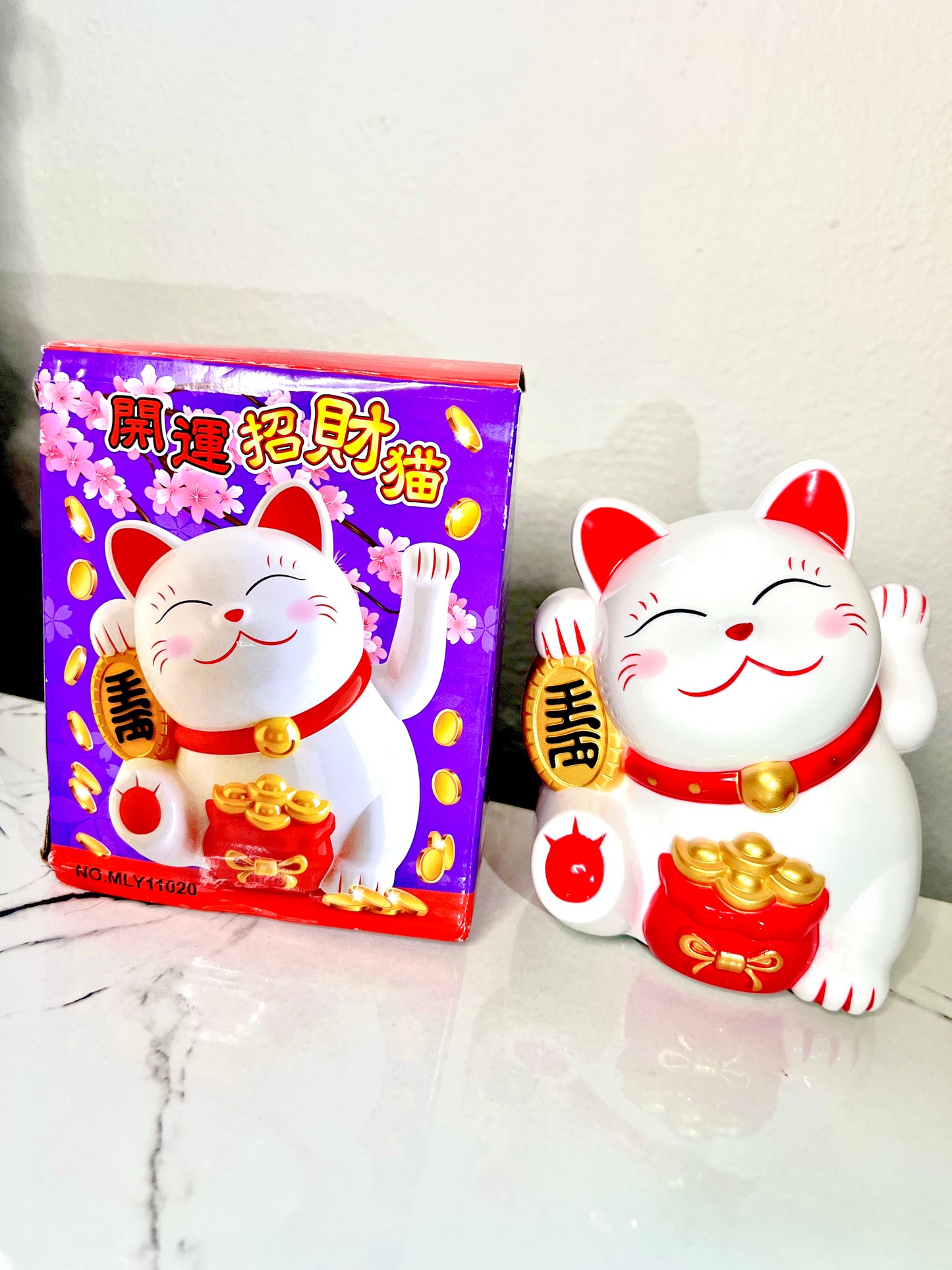 Feng Shui Beckoning Cat for laq of attraction money good luck abundance