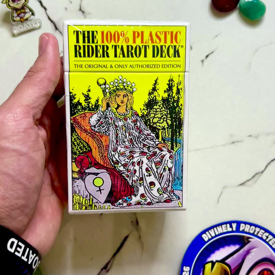 360 video of a rider waite tarot deck